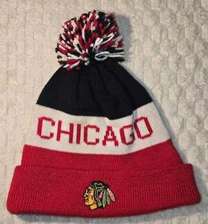 Reebok Chicago Blackhawks NHL Pom Pom Knit Beanie Hat Cuffed Red Black One Size